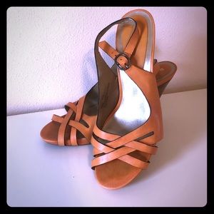 Naturalizer Orange strappy heels Sz 10m